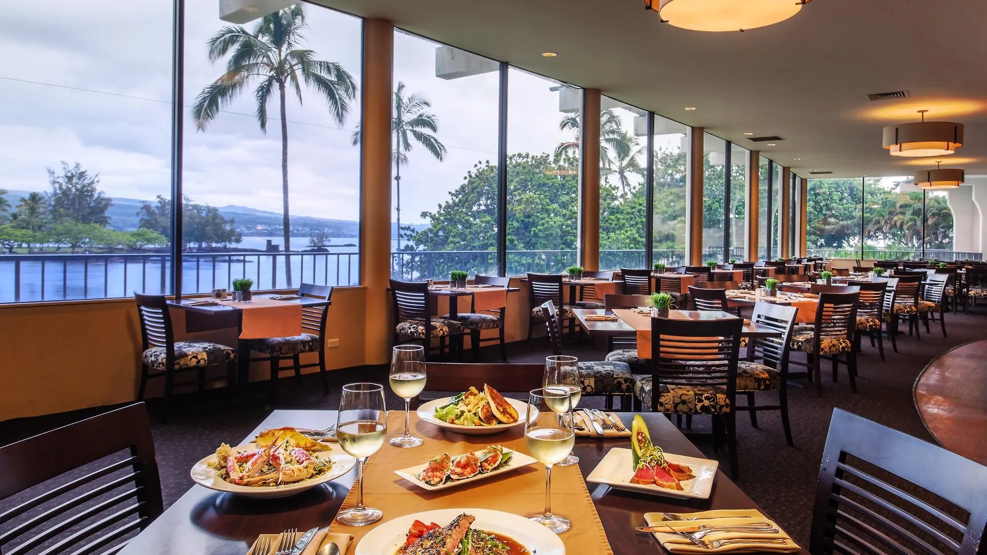 Hilo Hawaiian Hotel, Trademark Collection By Wyndham 4*,