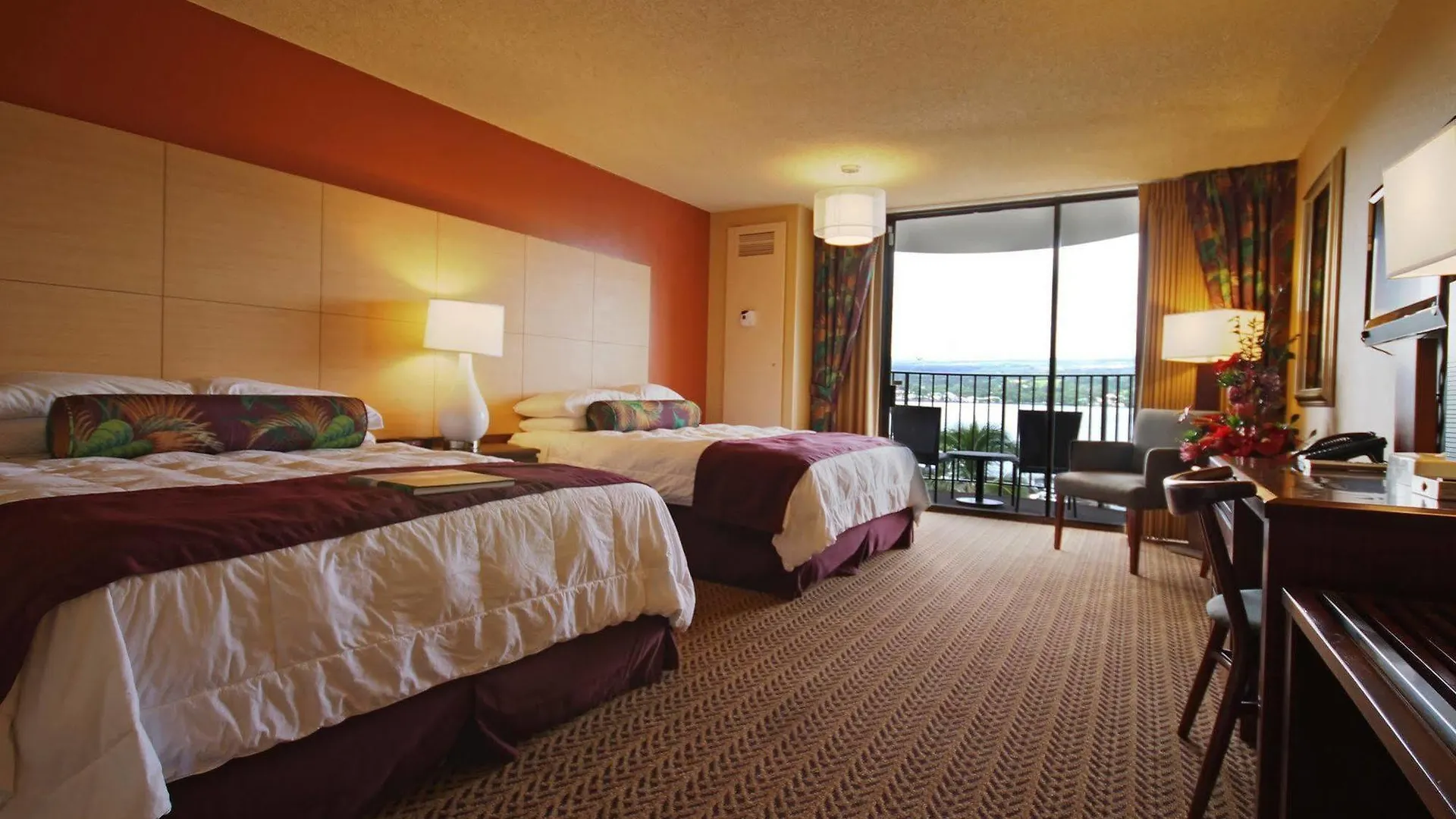 Hilo Hawaiian Hotel, Trademark Collection By Wyndham Hotel