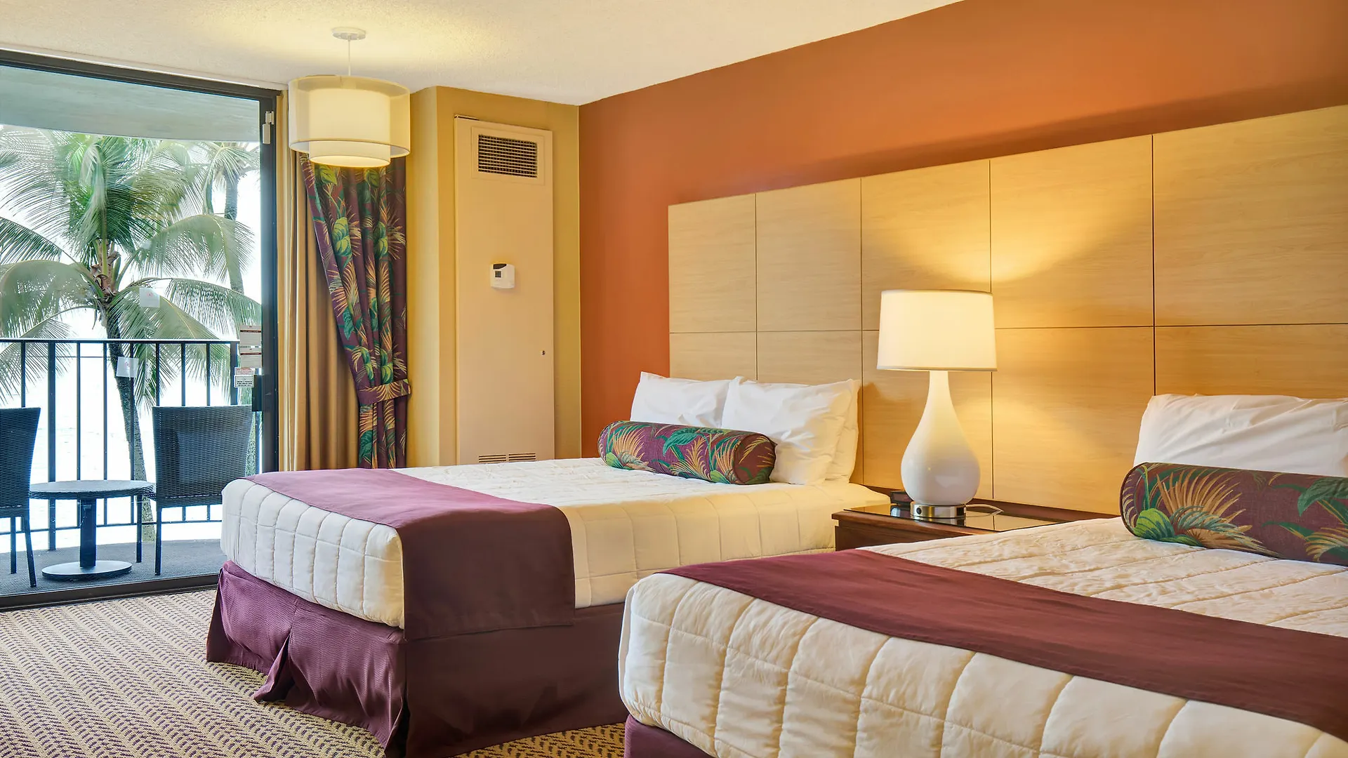 Hilo Hawaiian Hotel, Trademark Collection By Wyndham 4*,  USA