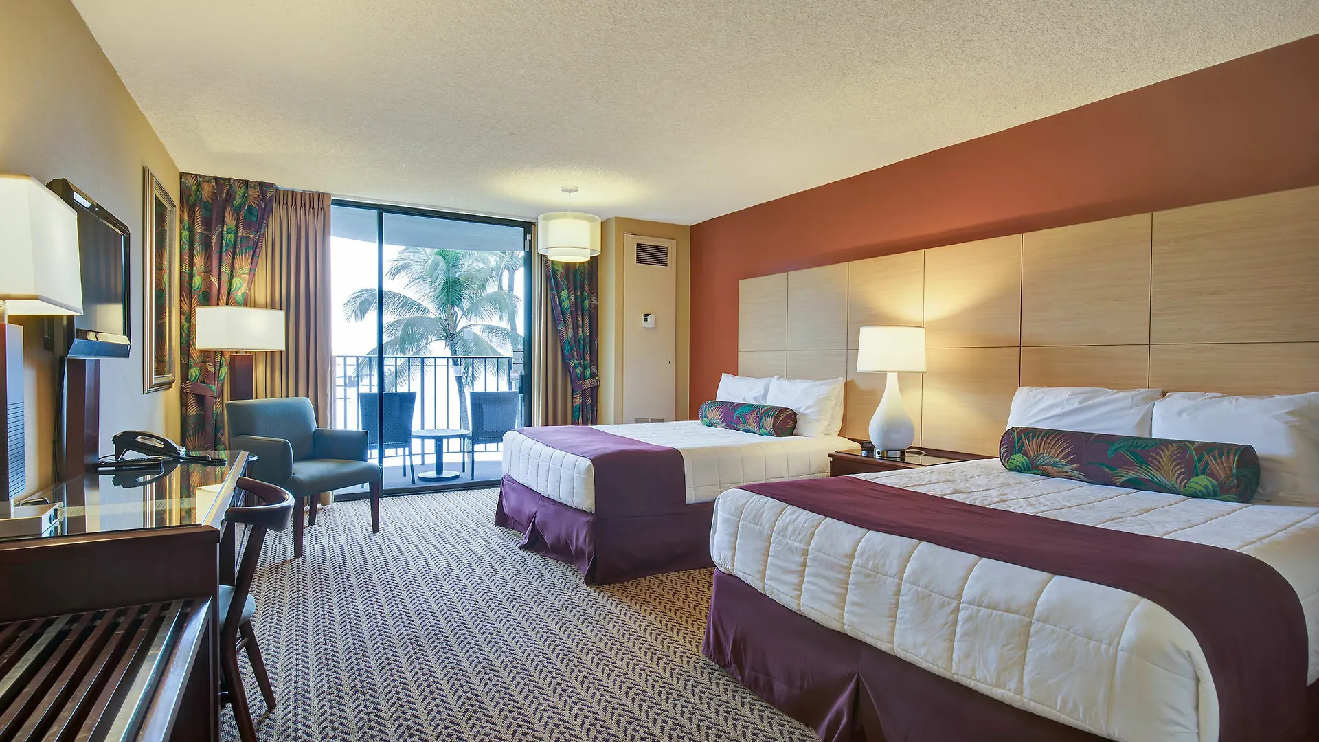 Hilo Hawaiian Hotel, Trademark Collection By Wyndham Hotel